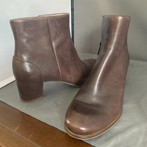 Dark Brown Ecco Ankle Boots / Booties